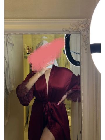 Элеонора Длинноногая Модель